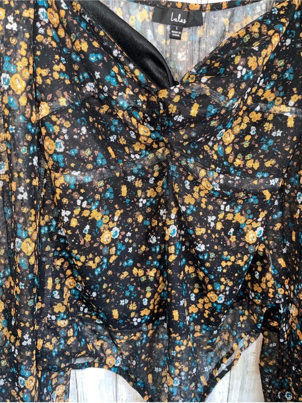 Lulus Black Floral Twist Front Sheer Sleeve Bodysuit Size Large - Picture 4 of 7